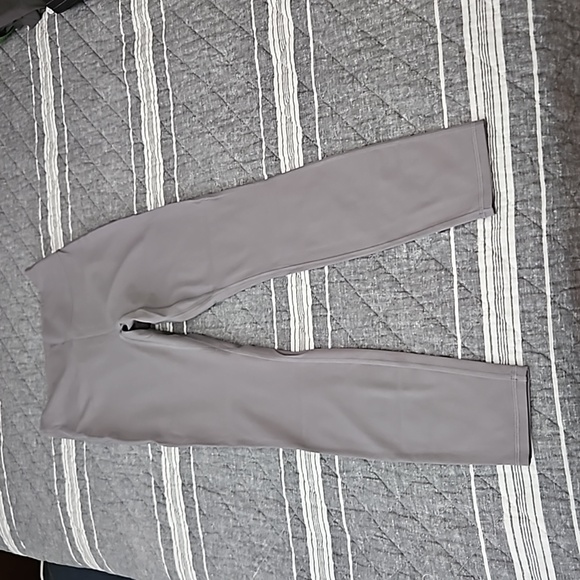 Fabletics leggings bundle, size medium - Picture 2 of 5